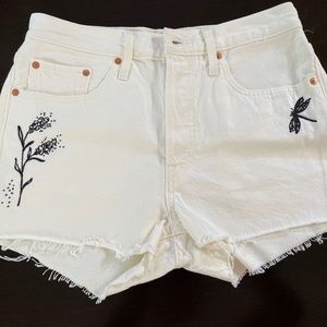 Levi’s 501 shorts cream dragonfly embroidered size 28